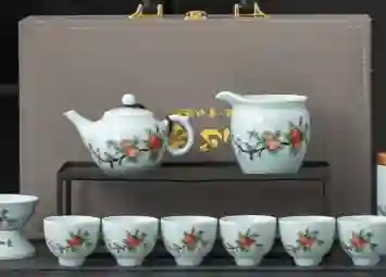 Bí Quyết Pha Trà Ngon Với Bộ Ấm Trà Sứ