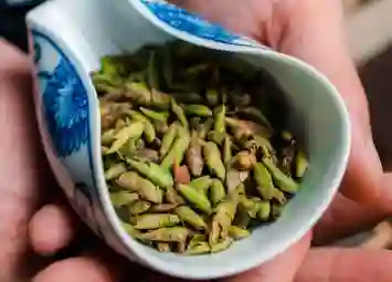 Trà Hoa Rồng Đỏ Phù Hợp Với Những Đối Tượng Nào?