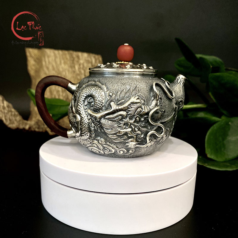 Ấm trà bạc nguyên chất 999 cao cấp chạm khắc Rồng nổi thủ công bằng tay AB01