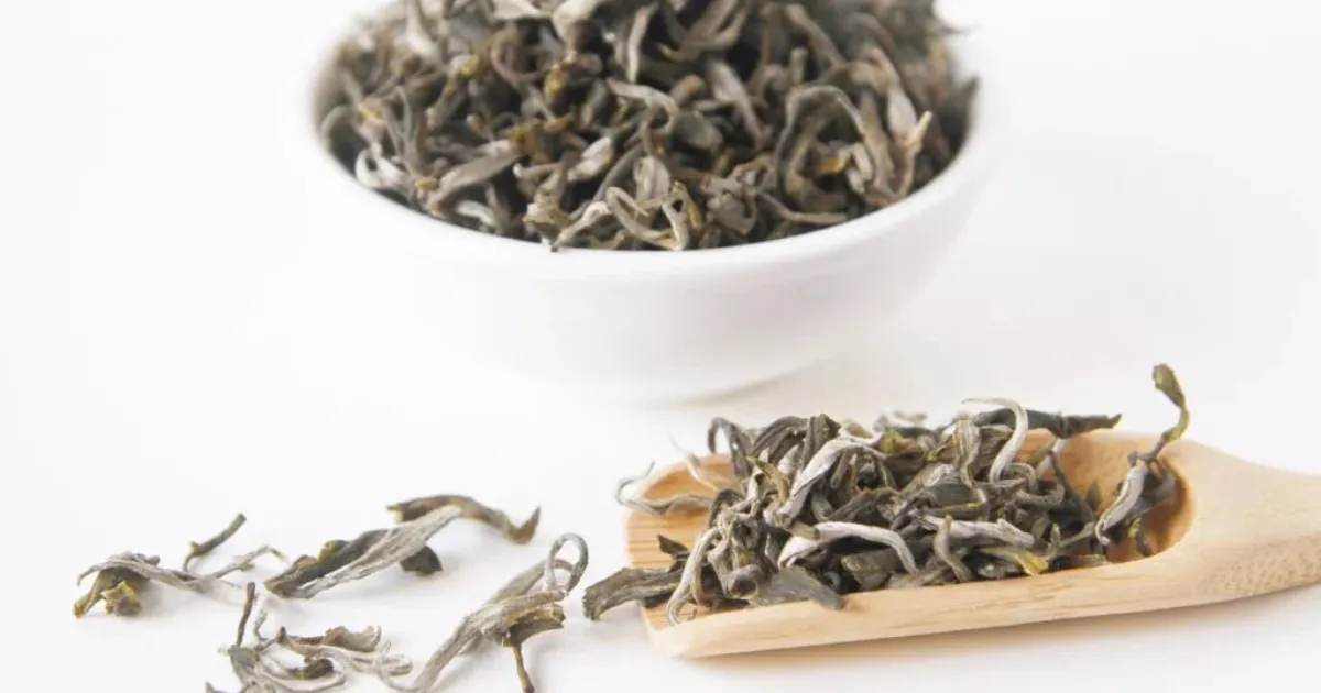 Bạch Trà - Sự Nhẹ Nhàng Tinh Khiết Của Trà Trắng Trong Bộ Trà