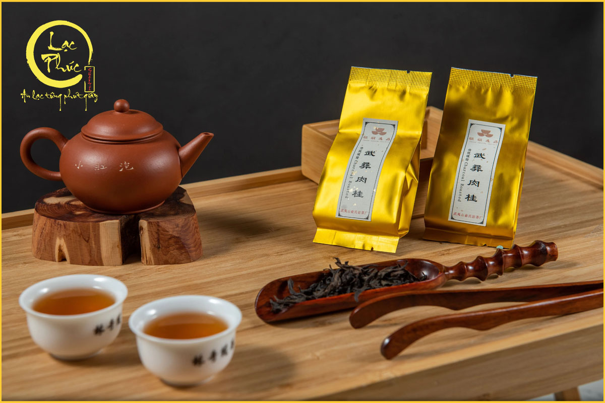 Thưởng nham trà nhục quế trong không gian tĩnh để cảm nhận trọn hậu vị